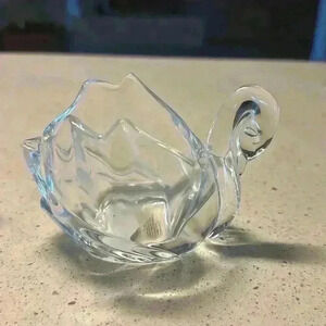 NWOT Shanghai crystal designs handcrafted swans mini vases set of 2